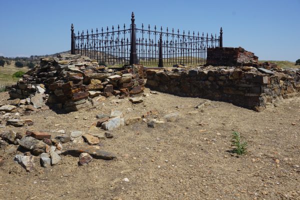 [Picture of Early Hornitos above ground grave]